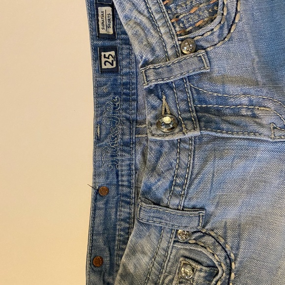 Women’s Miss Me Jean shorts - Picture 4 of 4